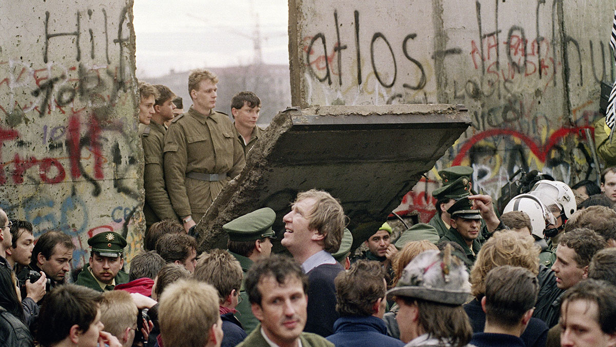 East Germany, Berlin Wall, fall of the wall,