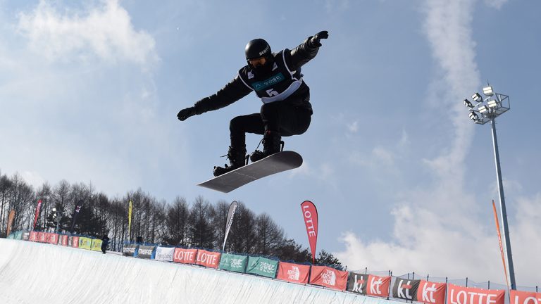 Shaun White competes in the men's halfpipe