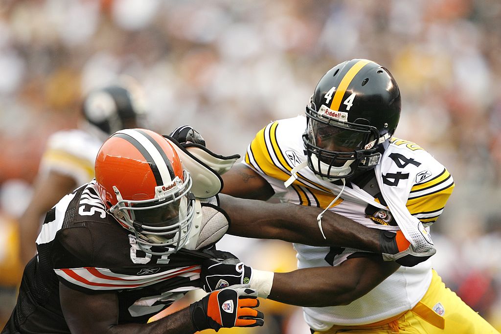CLEVELAND - SEPTEMBER 9: Najeh Davenport #44 of the Pittsburgh Steelers blocks Darnell Dinkins #87 of the Cleveland Browns on September 9, 2007 at Cleveland Browns Stadium in Cleveland, Ohio. (Photo by Joe Robbins/Getty Images)