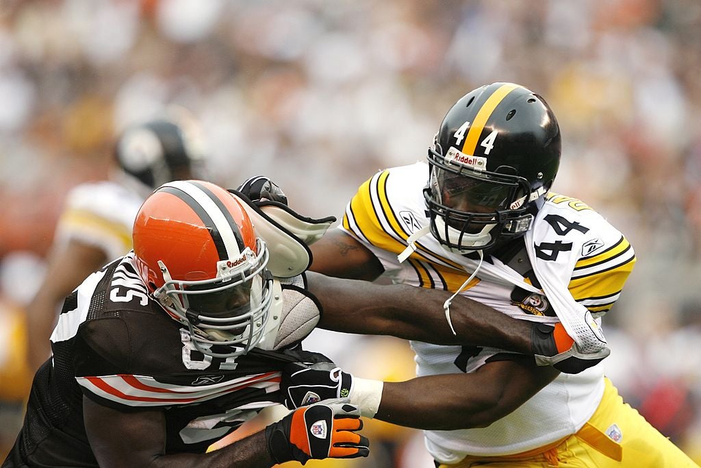 CLEVELAND - SEPTEMBER 9: Najeh Davenport #44 of the Pittsburgh Steelers blocks Darnell Dinkins #87 of the Cleveland Browns on September 9, 2007 at Cleveland Browns Stadium in Cleveland, Ohio. (Photo by Joe Robbins/Getty Images)