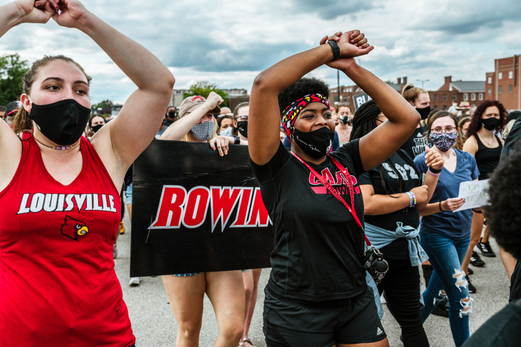 University of Louisville rowing team protests Breonna Taylor verdict