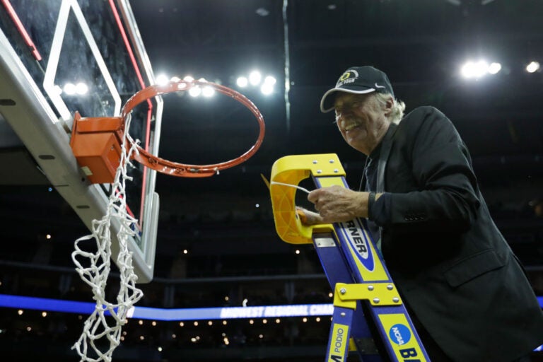 Phil Knight at a University of Oregon win